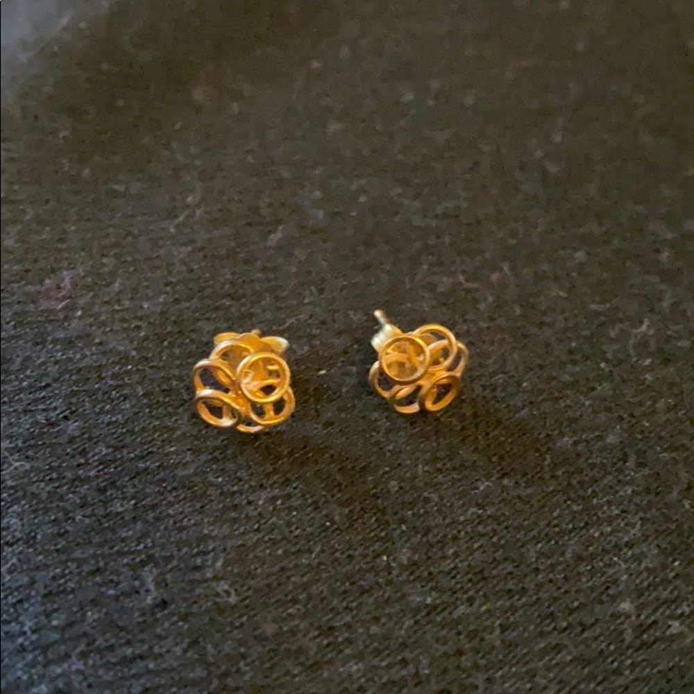 Gold knot earrings